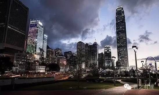 香港楼市是怎么崩盘的？