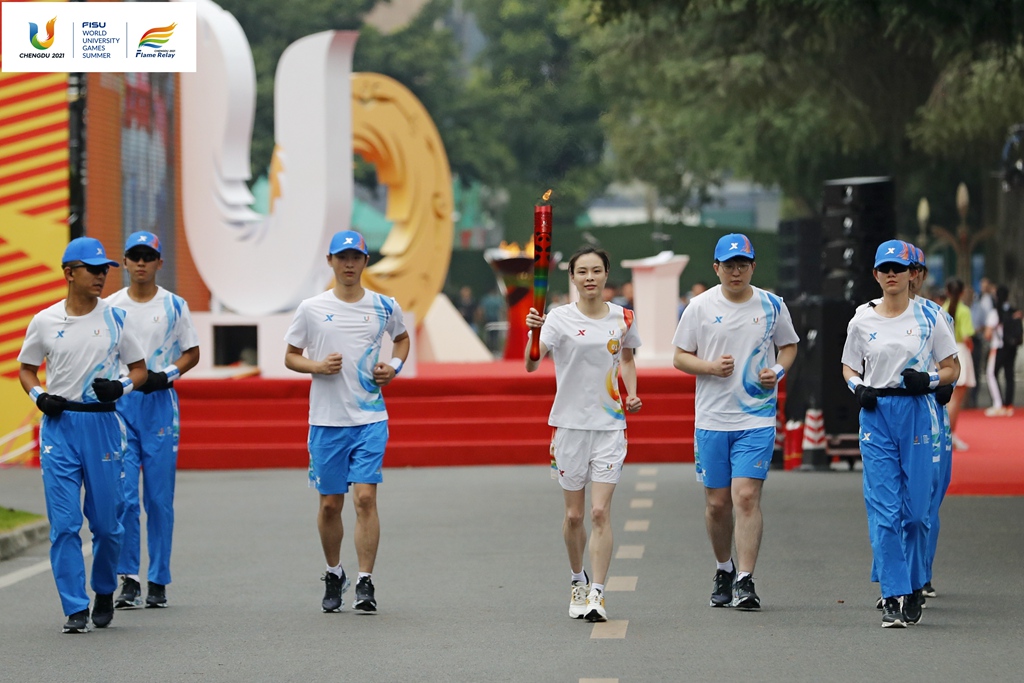 成都第31届世界大学生夏季运动会火炬传递成都站首日活动圆满成功