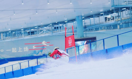 首届中国大学生室内滑雪联赛在成都开赛